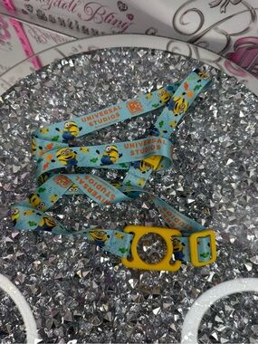 Universal Studios lanyard keychain  Minions Blue Lanyard with Yellow Clip